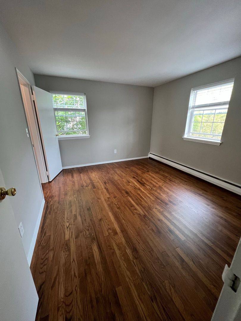 Apartment for rent at 303 Plainfield Ave, Edison, NJ 08817