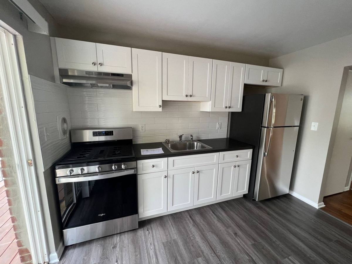 Apartment for rent at 303 Plainfield Ave, Edison, NJ 08817