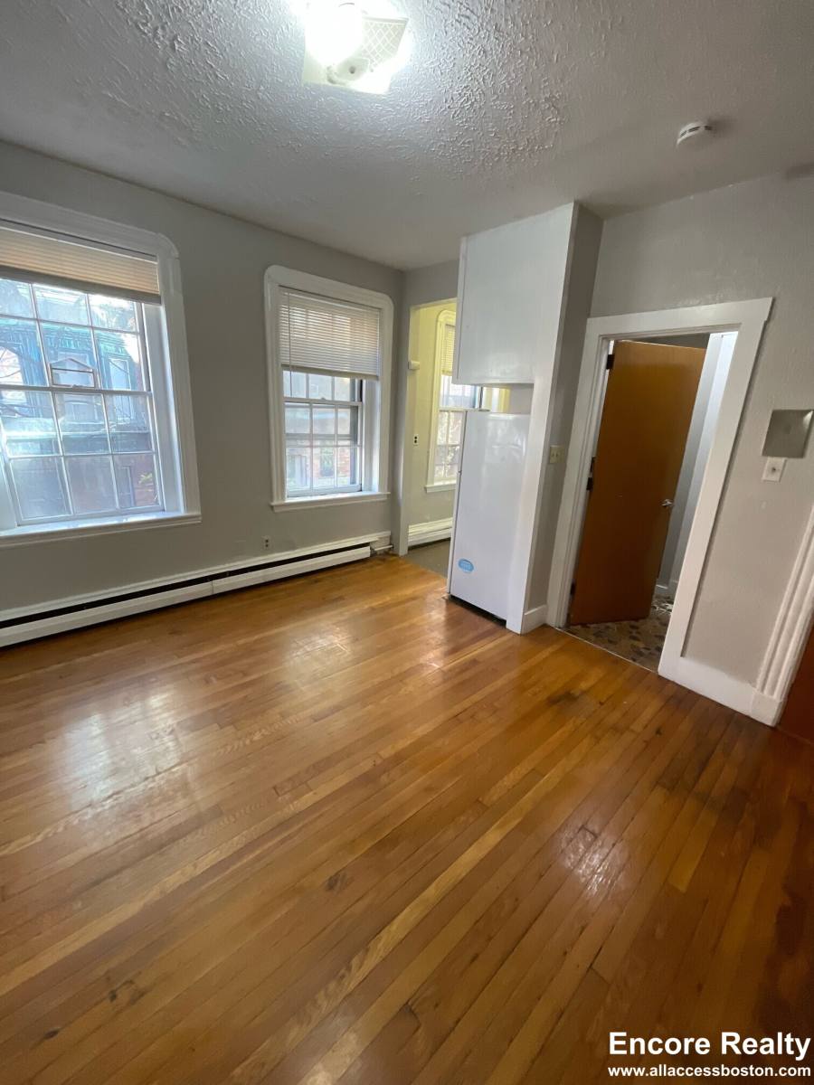 Apartment for rent at 41 Anderson St #2-1, Boston, MA 02113
