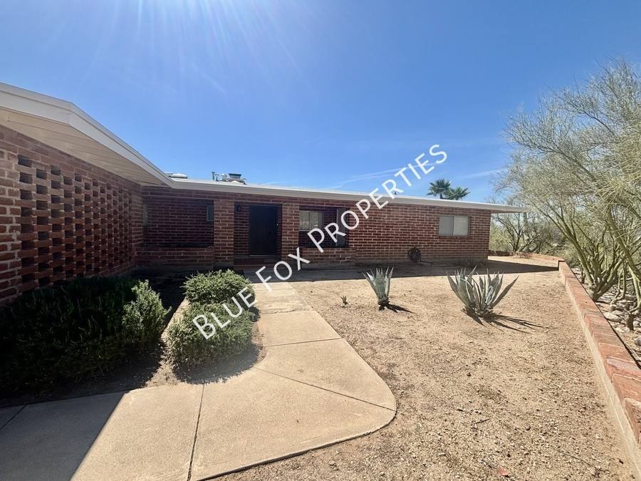 House for rent at 900 E Via Lucitas, Tucson, AZ 85718