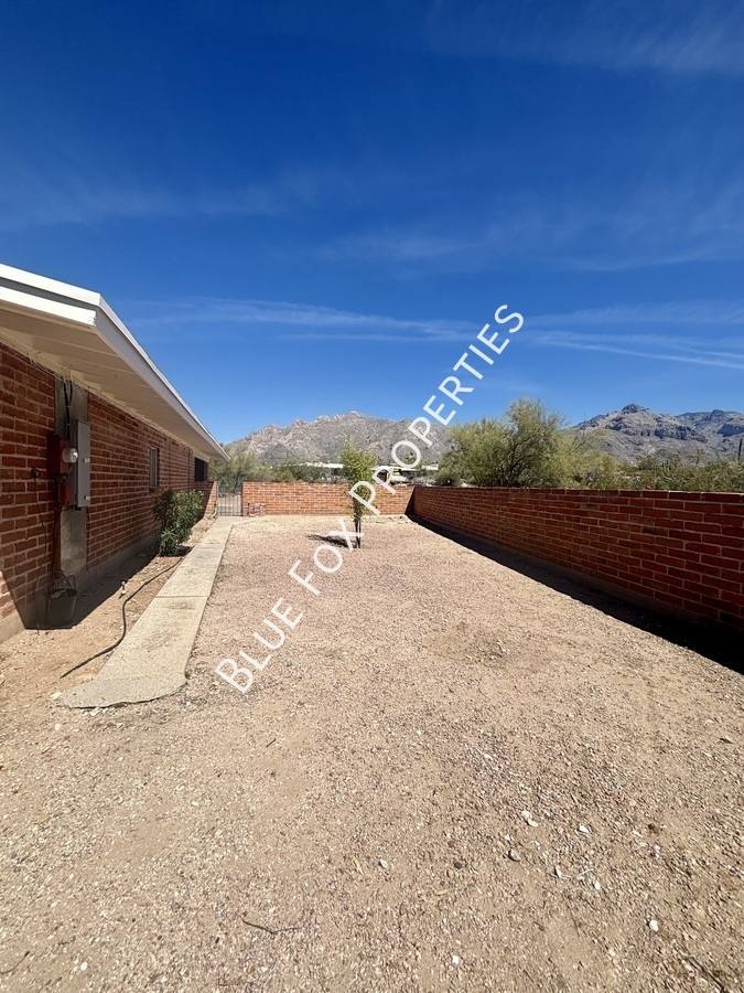 House for rent at 900 E Via Lucitas, Tucson, AZ 85718