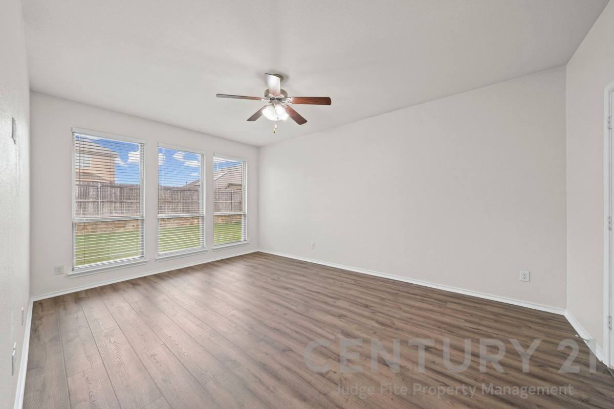 House for rent at 1205 Crest Ridge Dr, Red Oak, TX 75154