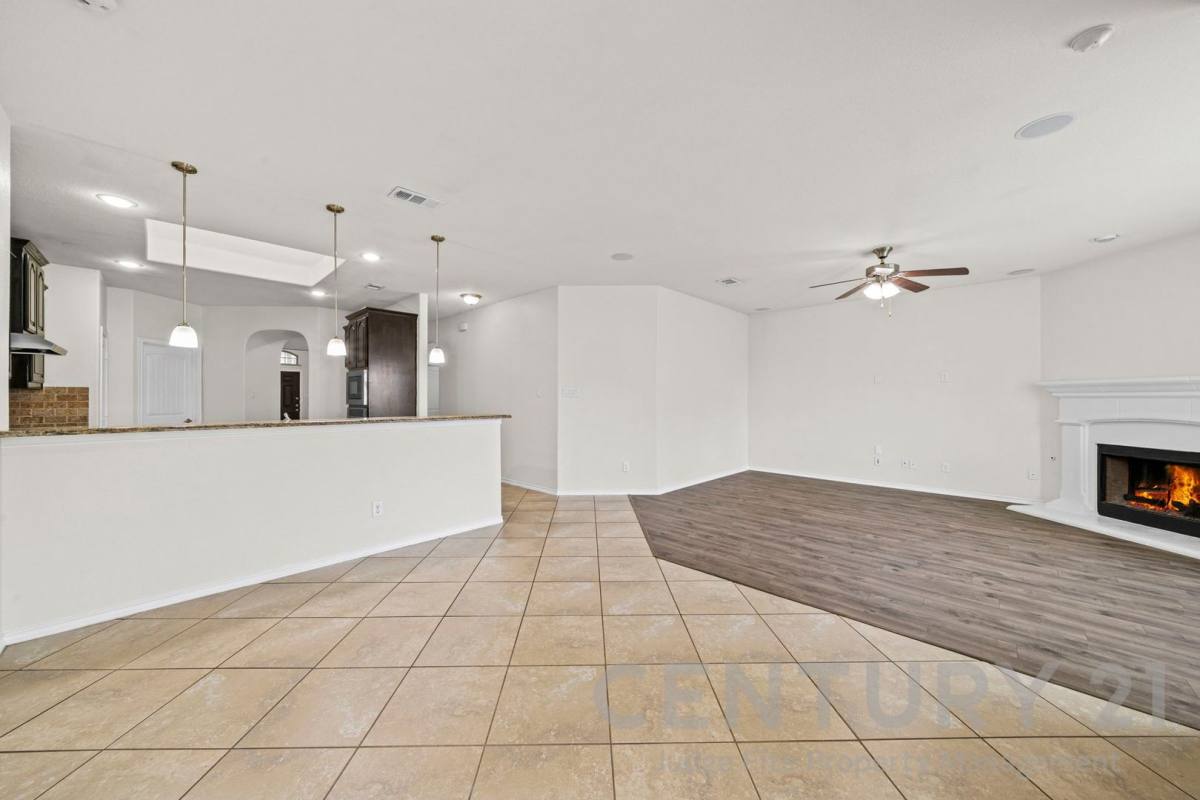 House for rent at 1205 Crest Ridge Dr, Red Oak, TX 75154