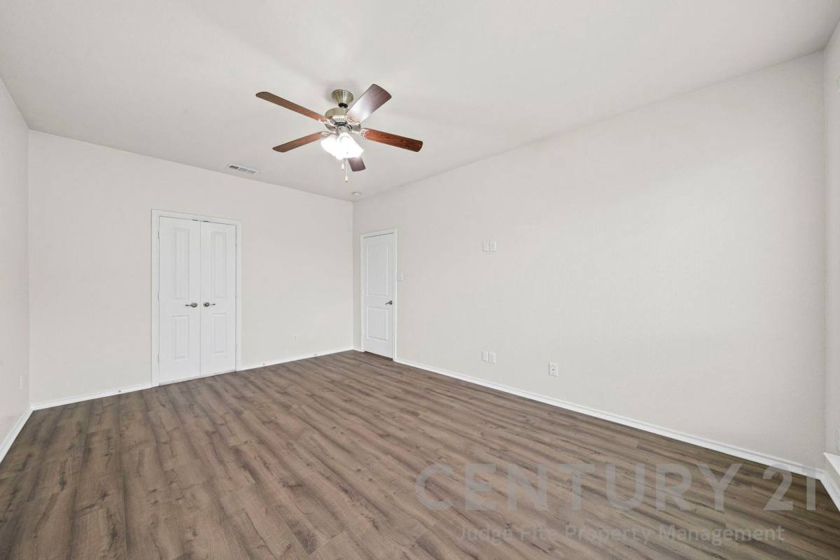 House for rent at 1205 Crest Ridge Dr, Red Oak, TX 75154