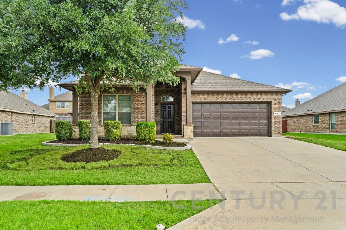 House for rent at 1205 Crest Ridge Dr, Red Oak, TX 75154