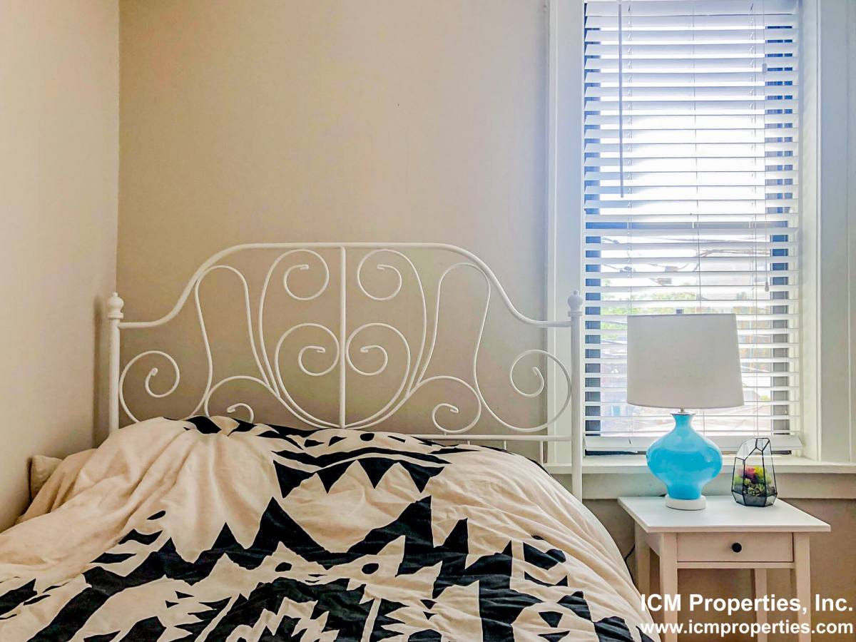 Apartment for rent at 2229 W Wilson Ave #2, Chicago, IL 60625
