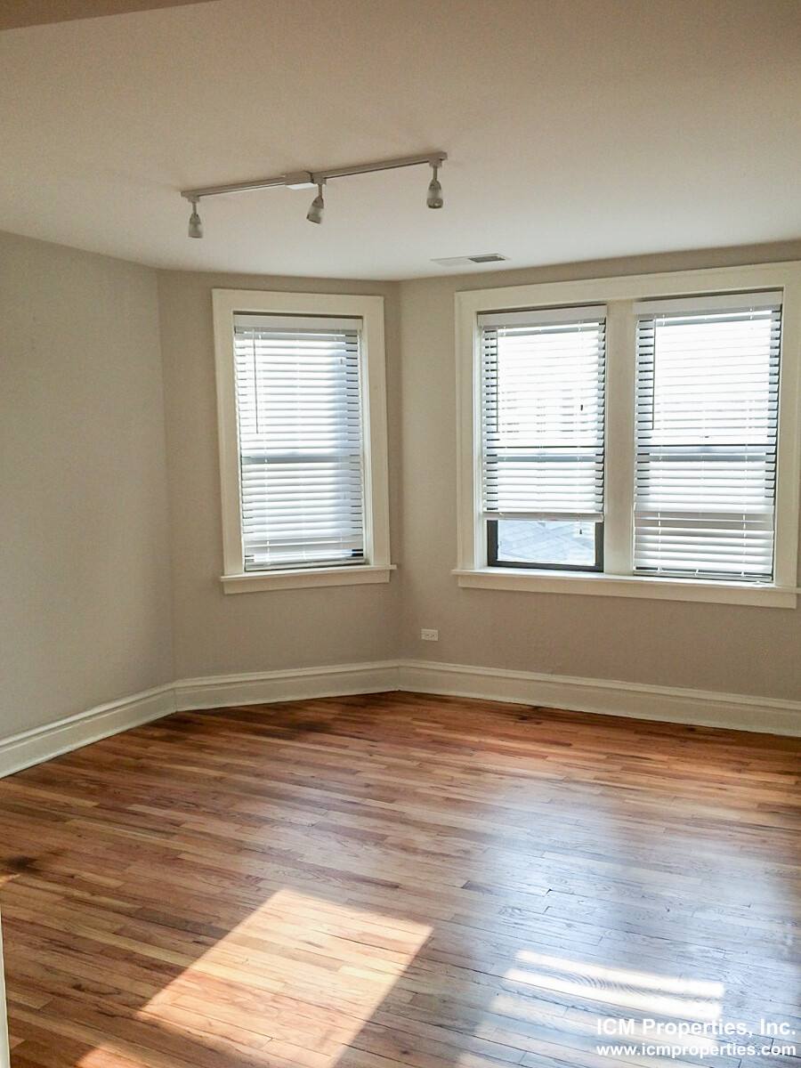 Apartment for rent at 2229 W Wilson Ave #2, Chicago, IL 60625