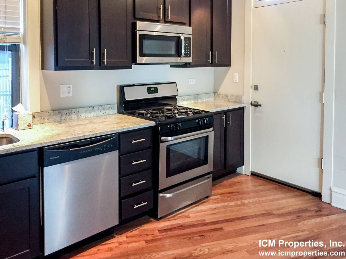 Apartment for rent at 2229 W Wilson Ave #2, Chicago, IL 60625