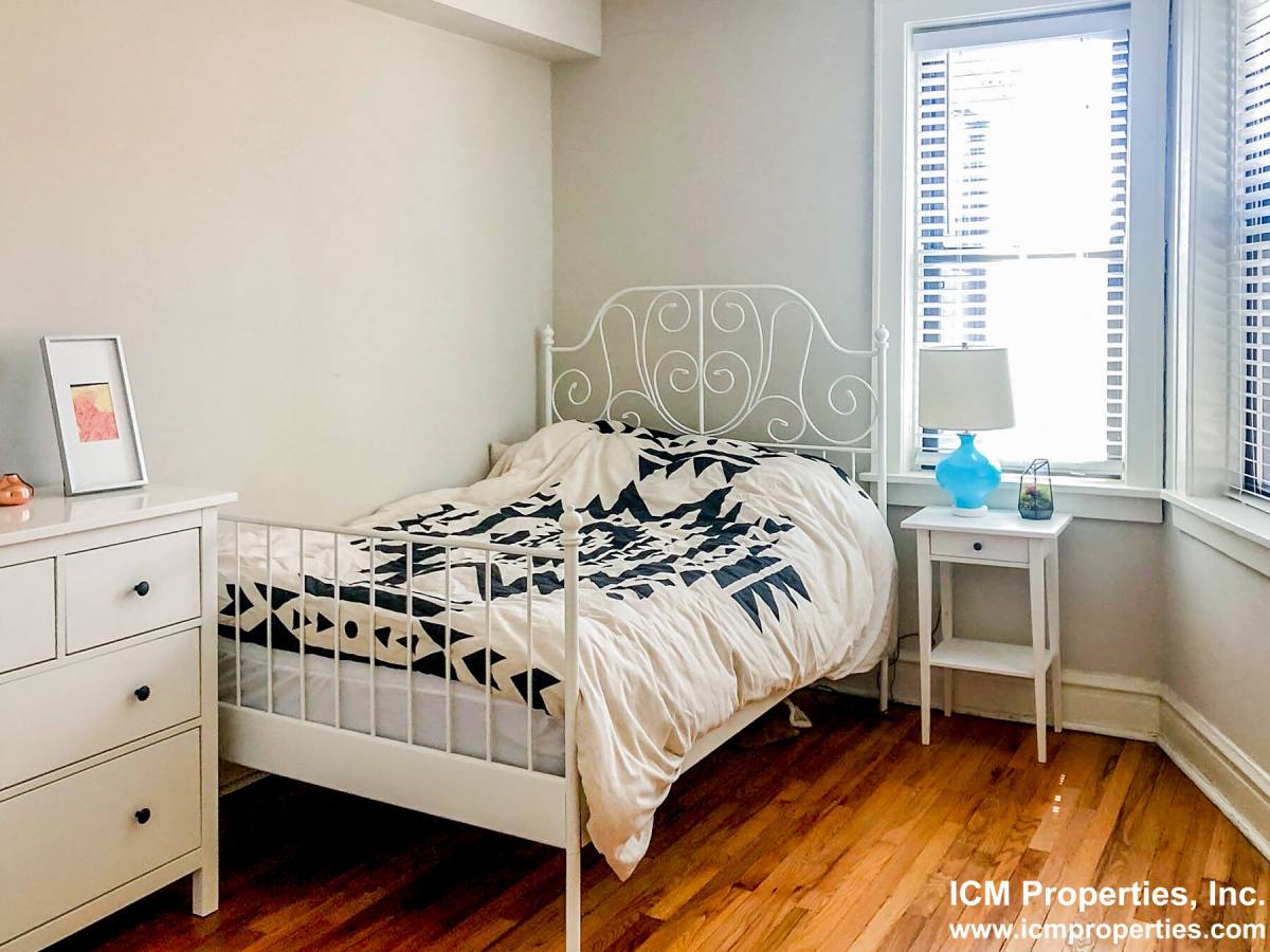 Apartment for rent at 2229 W Wilson Ave #2, Chicago, IL 60625