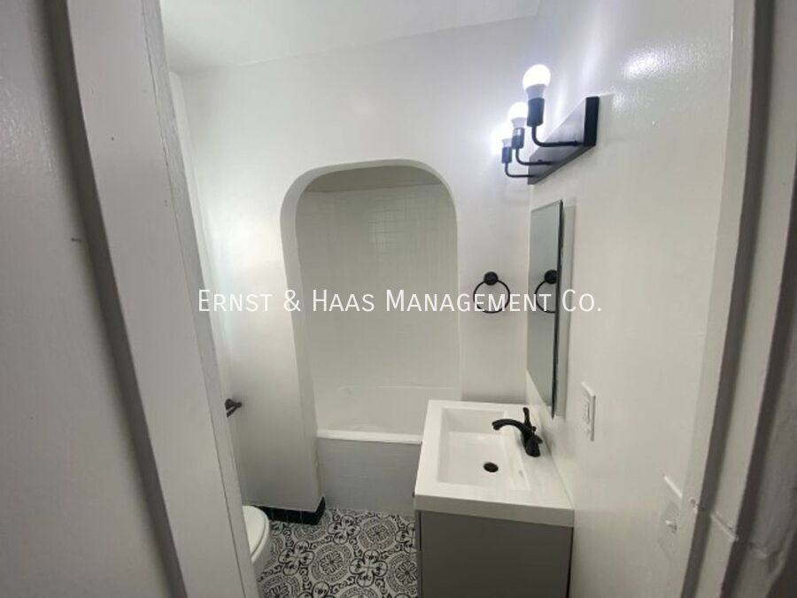 House for rent at 822 Belmont Ave, Long Beach, CA 90804