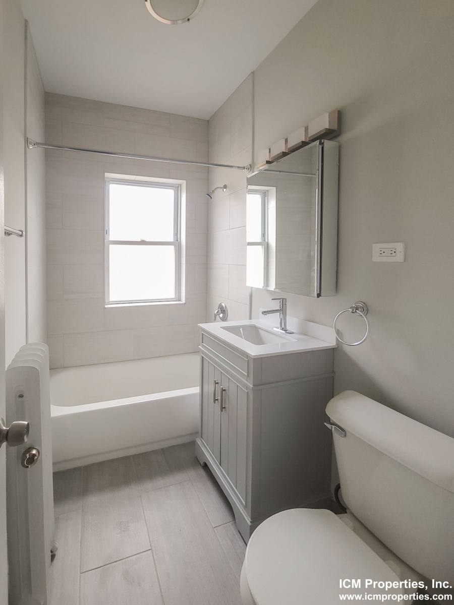 Apartment for rent at 1825 W Foster Ave #3, Chicago, IL 60640