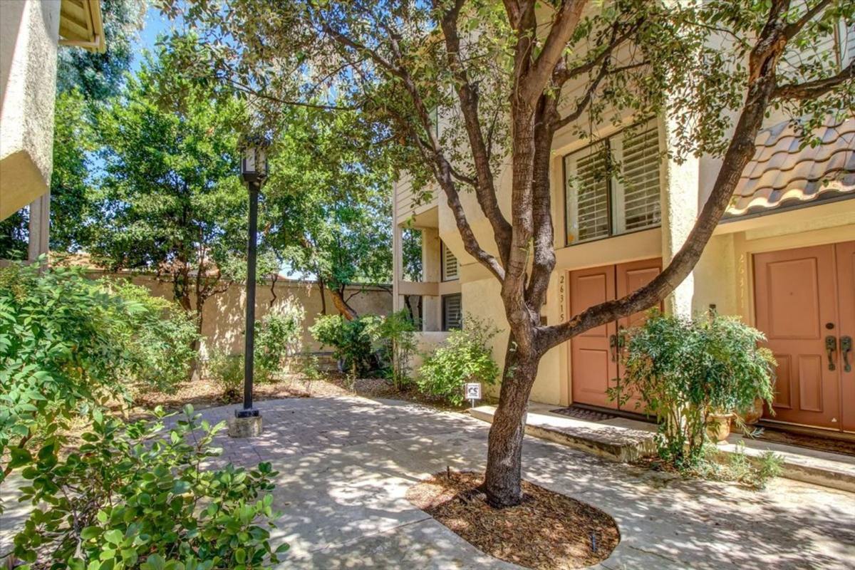 Townhouse for rent at 26315 W Bravo Lane, Calabasas, CA 91302