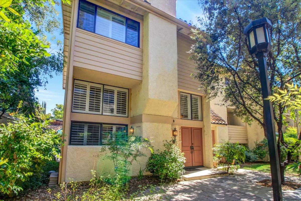 Townhouse for rent at 26315 W Bravo Lane, Calabasas, CA 91302