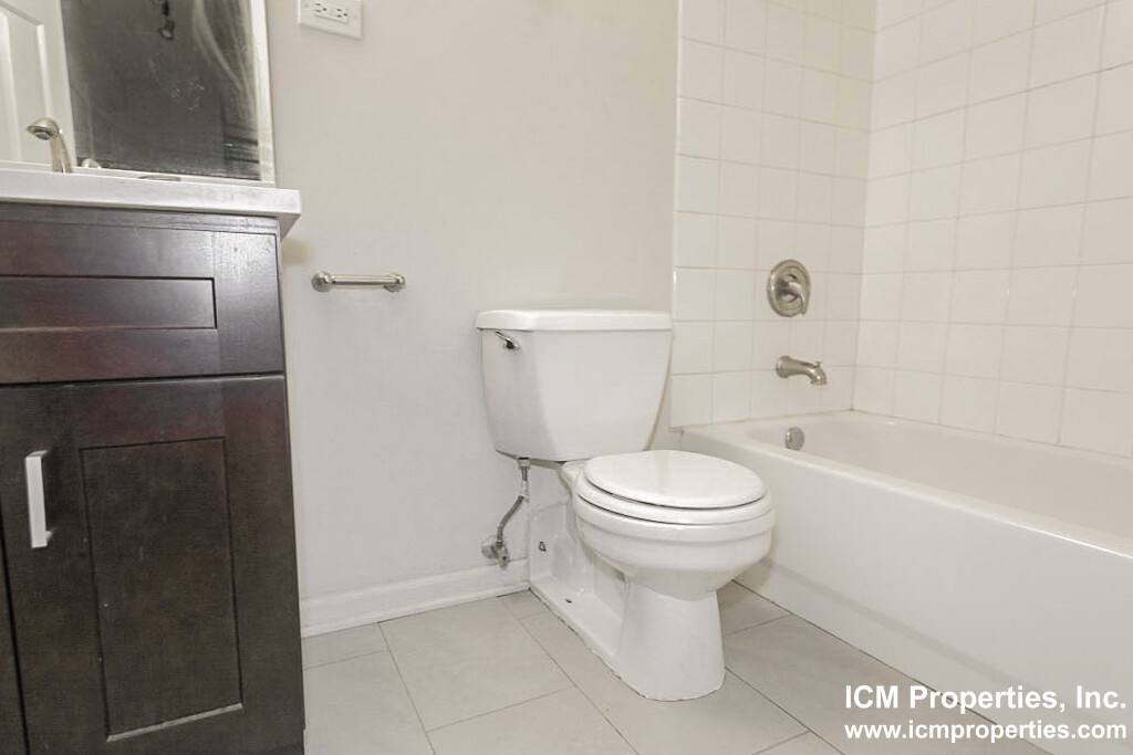 Apartment for rent at 2520 W Leland #B7, Chicago, IL 60625