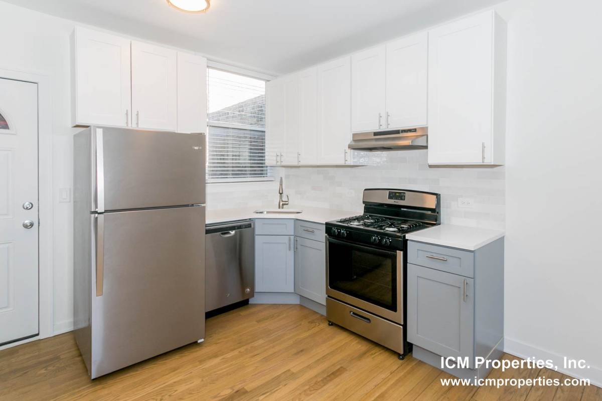 Apartment for rent at 2000 W Foster Ave #3, Chicago, IL 60640