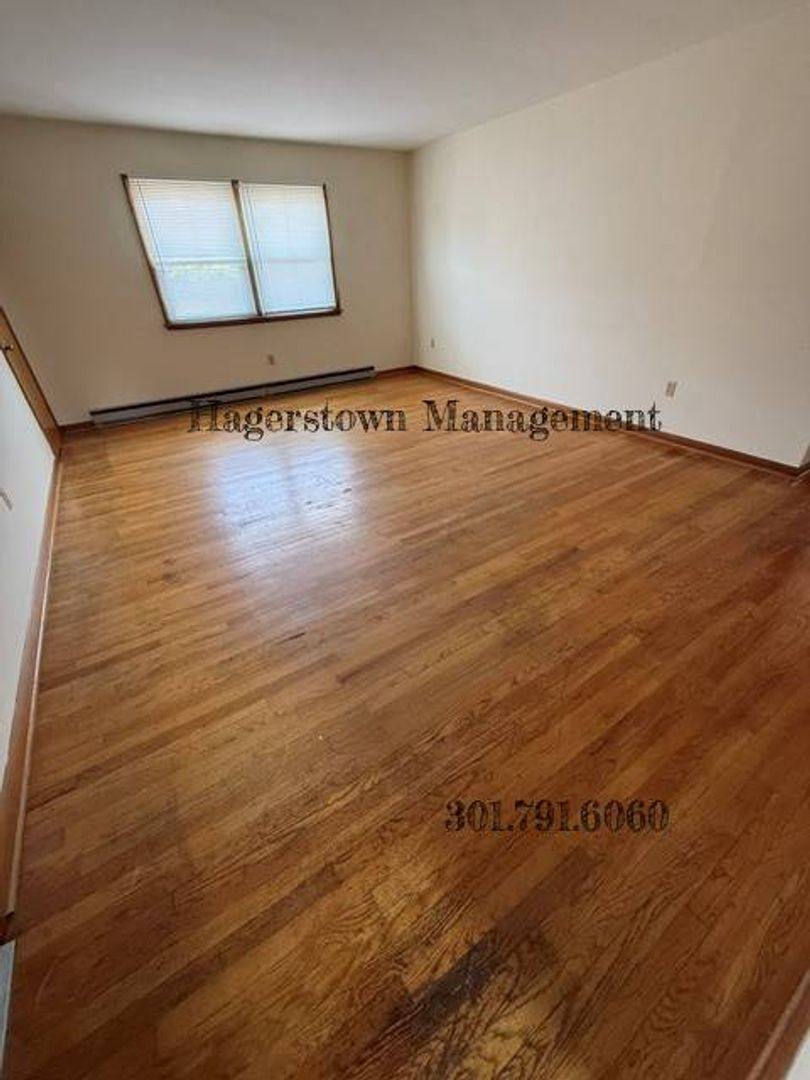 Apartment for rent at 807-811 Linwood, Hagerstown, MD 21740