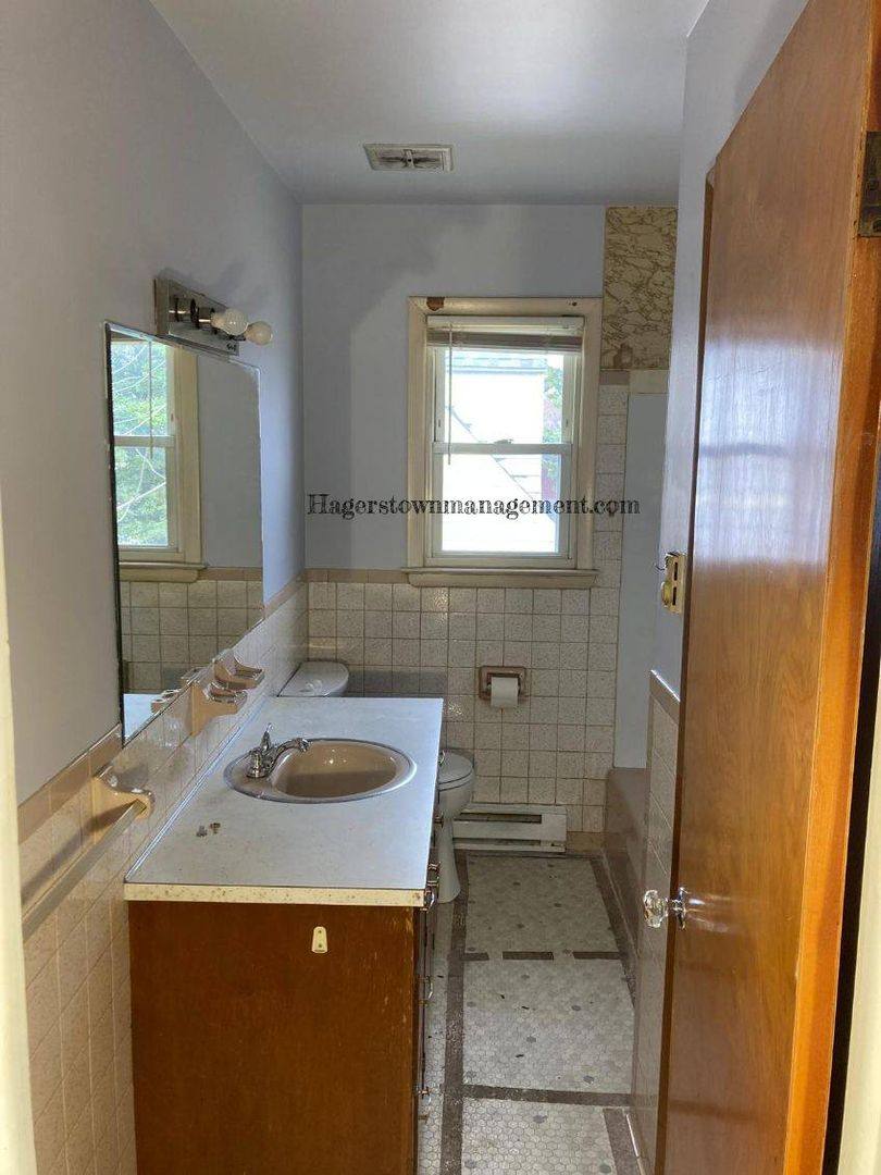 Apartment for rent at 807-811 Linwood, Hagerstown, MD 21740