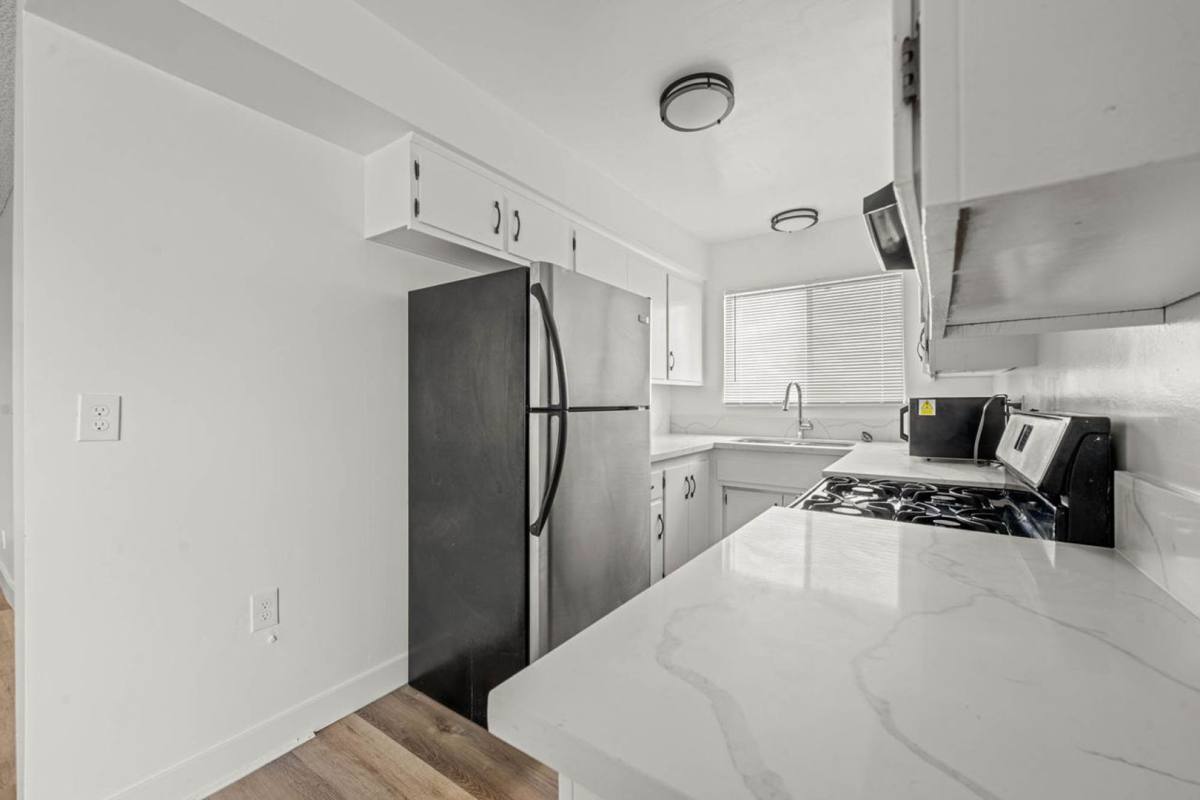Apartment for rent at 1513 2nd Ave, Los Angeles, CA 90019