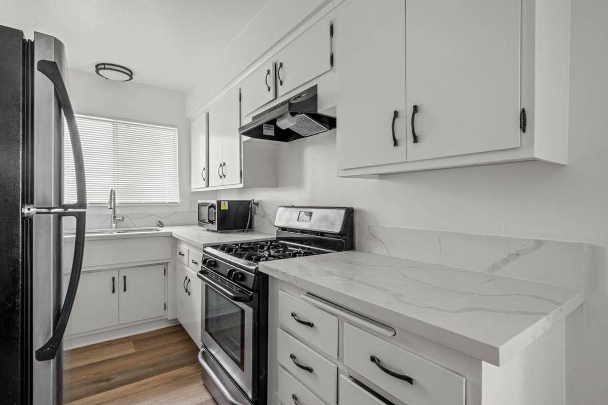 Apartment for rent at 1513 2nd Ave, Los Angeles, CA 90019