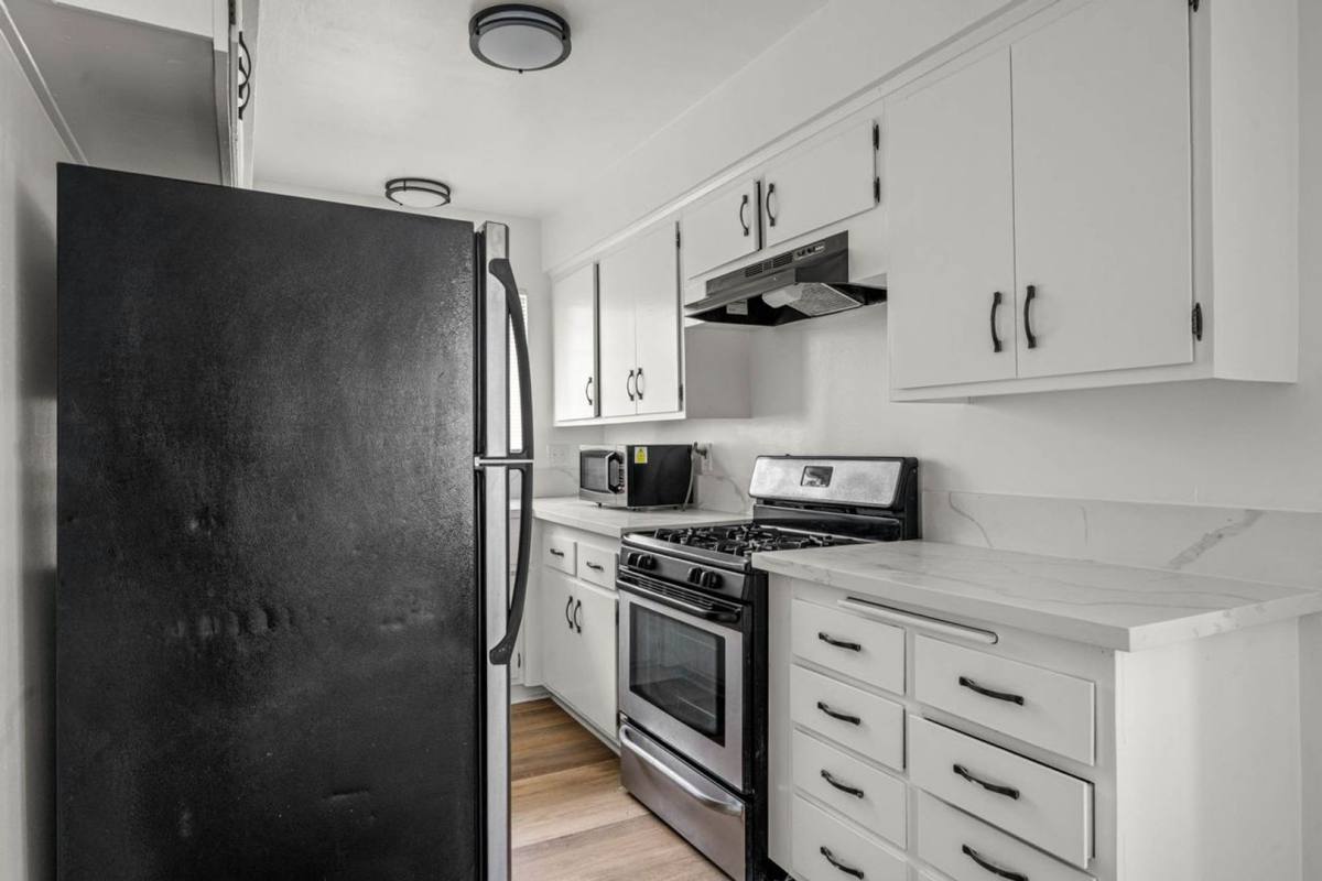 Apartment for rent at 1513 2nd Ave, Los Angeles, CA 90019