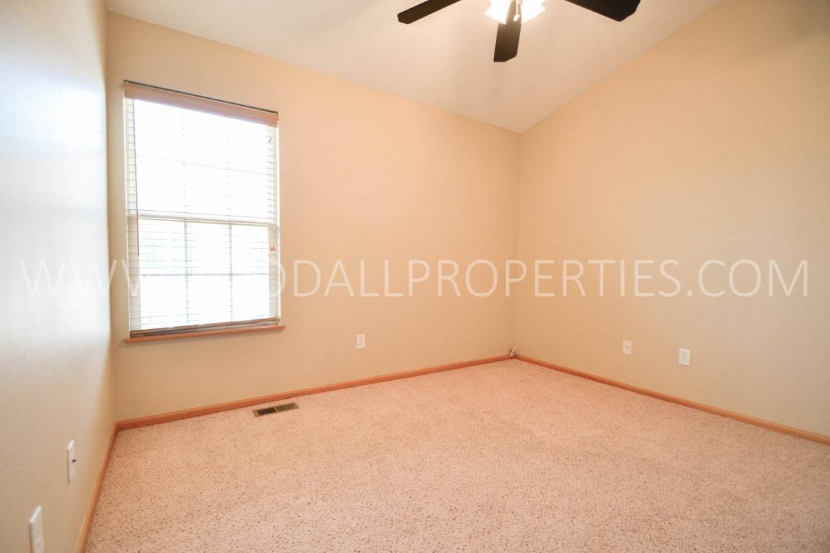 Townhouse for rent at 15221 Alpine Dr, Urbandale, IA 50323