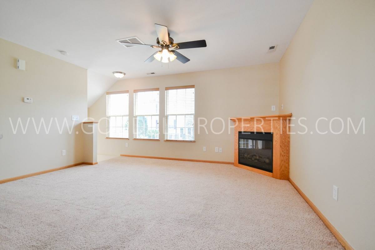 Townhouse for rent at 15221 Alpine Dr, Urbandale, IA 50323
