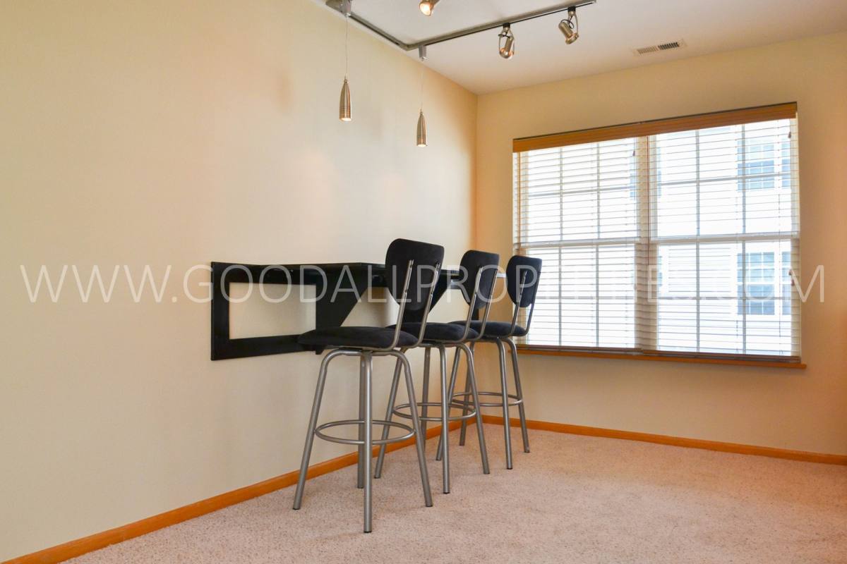 Townhouse for rent at 15221 Alpine Dr, Urbandale, IA 50323