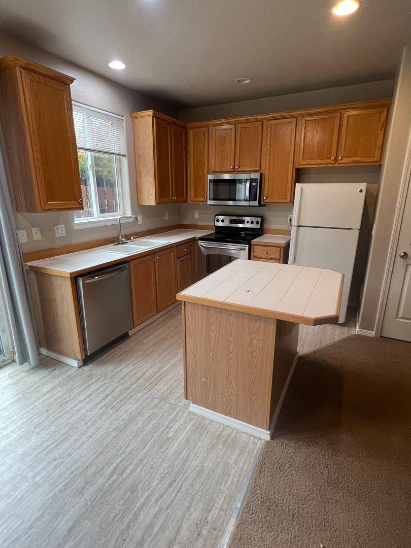 Townhouse for rent at 5883 SE 16th Lp, Gresham, OR 97080