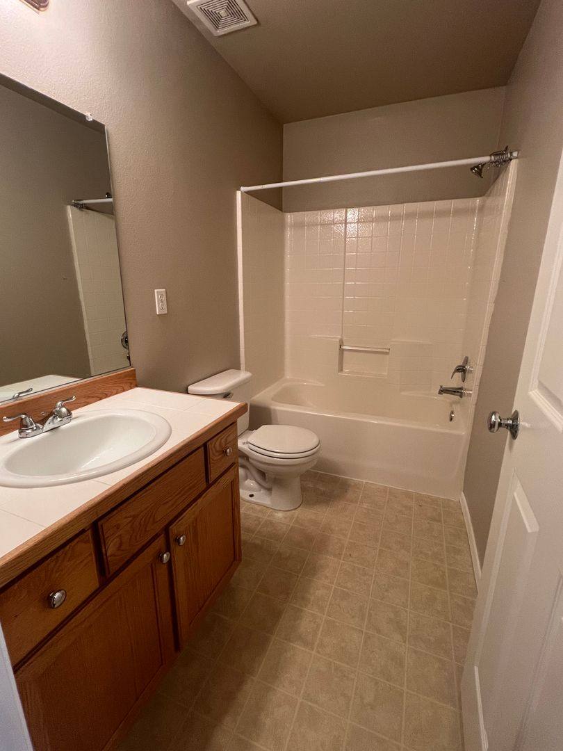 Townhouse for rent at 5883 SE 16th Lp, Gresham, OR 97080