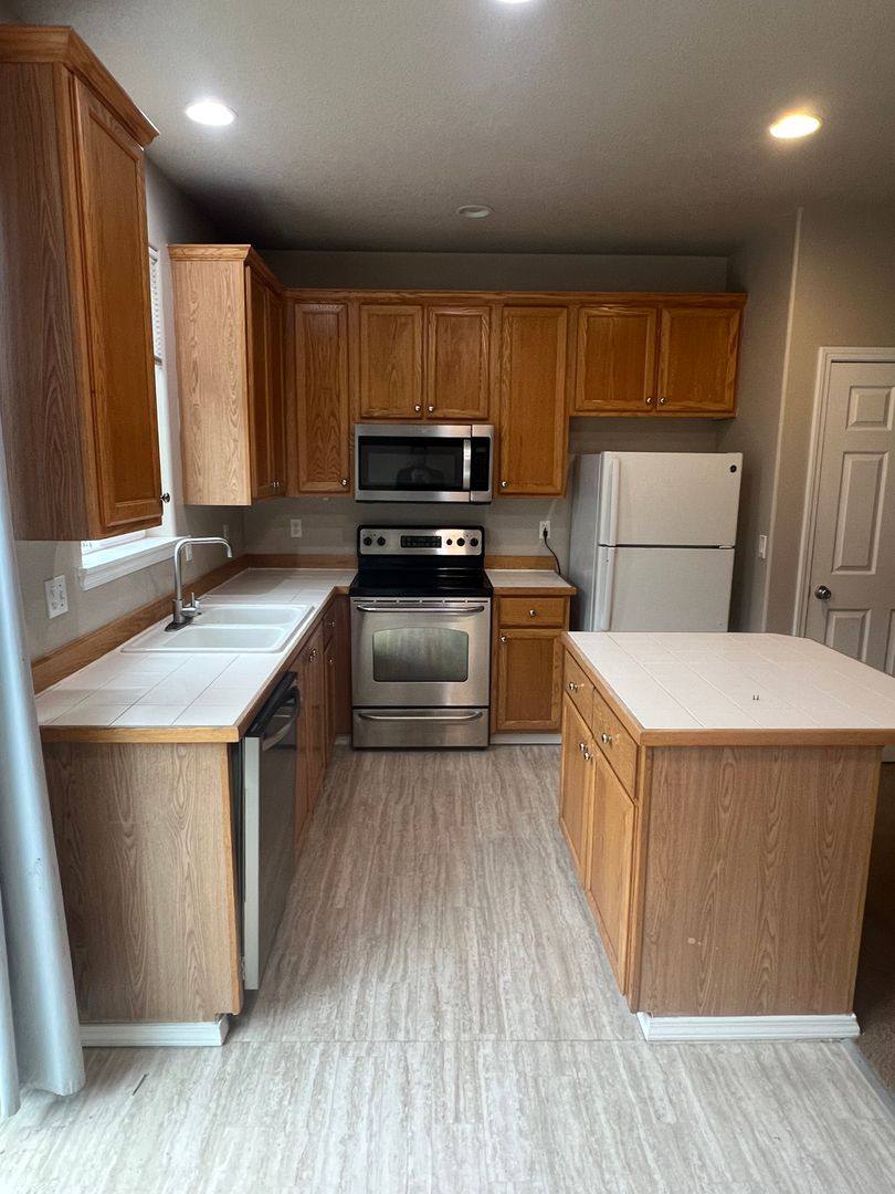 Townhouse for rent at 5883 SE 16th Lp, Gresham, OR 97080