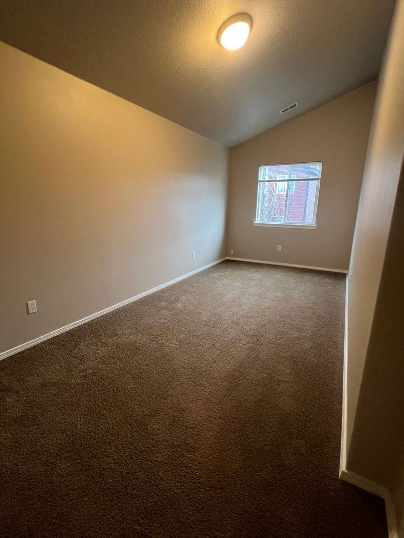 Townhouse for rent at 5883 SE 16th Lp, Gresham, OR 97080