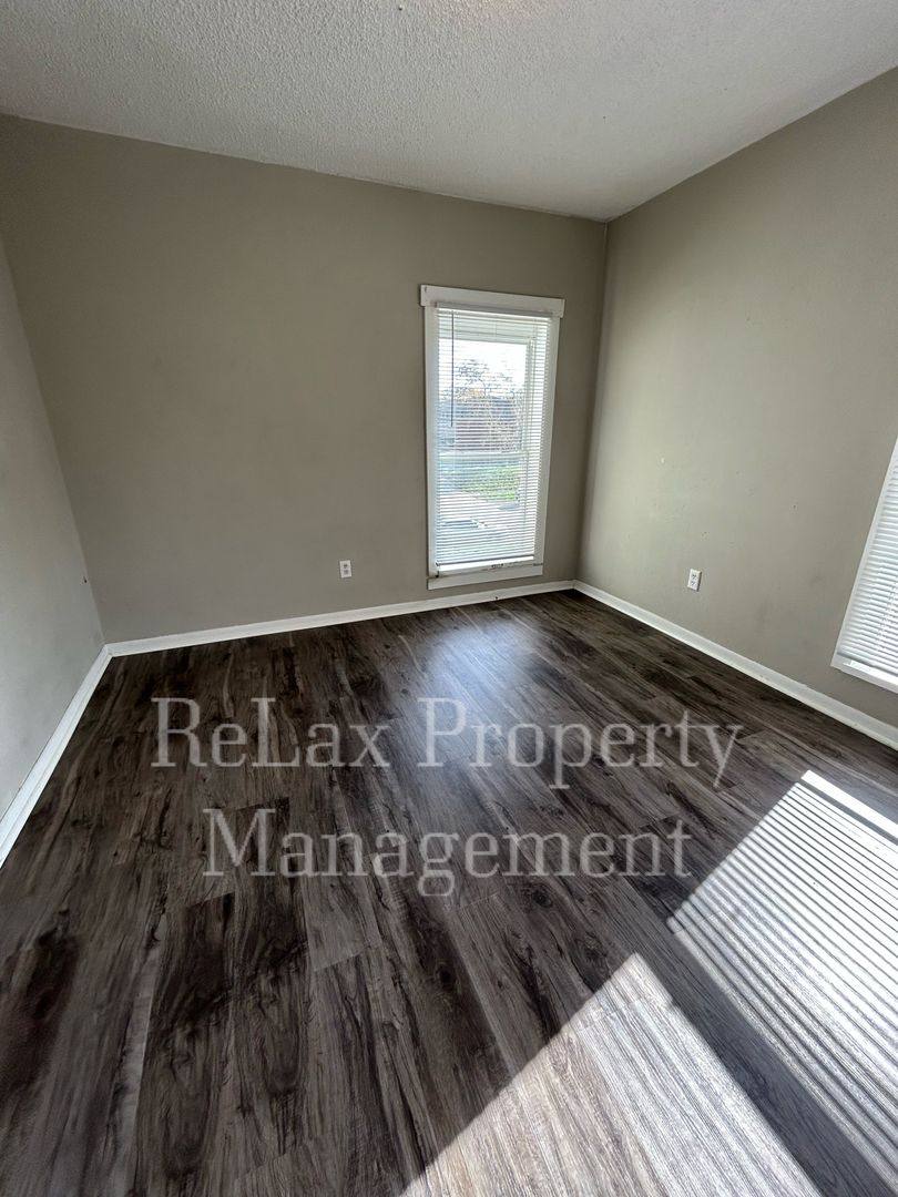 Apartment for rent at 207 Avon St, La Crosse, WI 54601