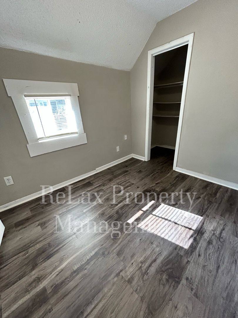 Apartment for rent at 207 Avon St, La Crosse, WI 54601