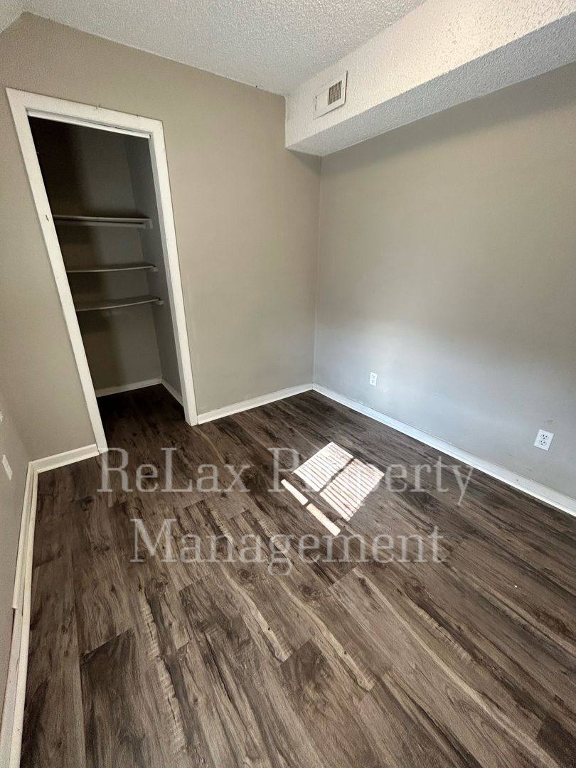 Apartment for rent at 207 Avon St, La Crosse, WI 54601