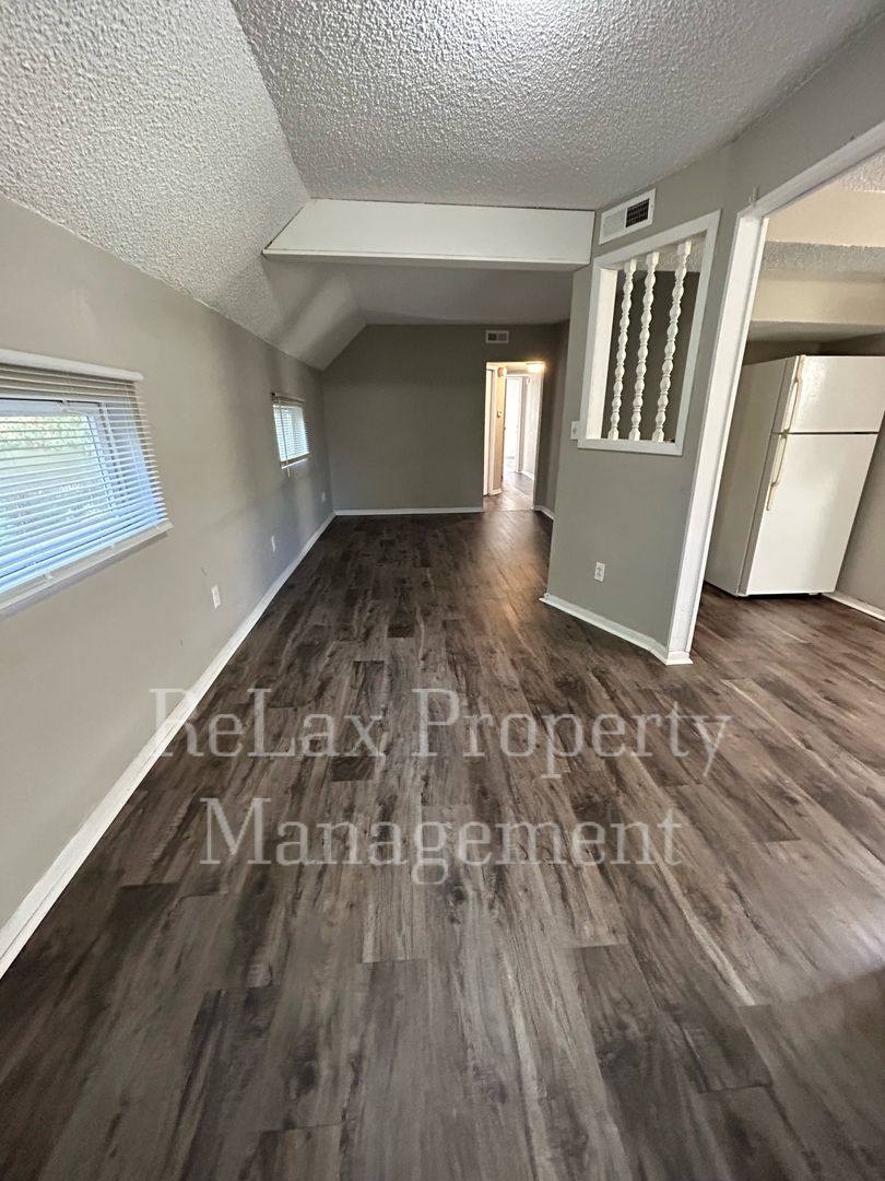 Apartment for rent at 207 Avon St, La Crosse, WI 54601