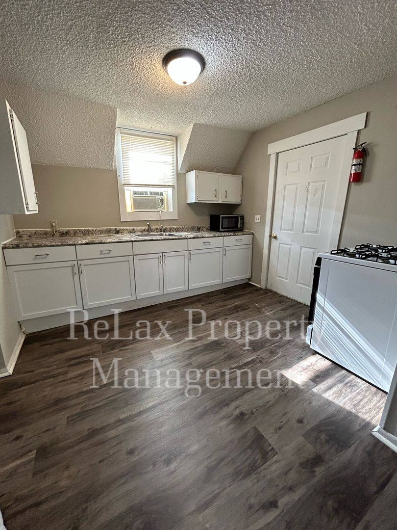 Apartment for rent at 207 Avon St, La Crosse, WI 54601