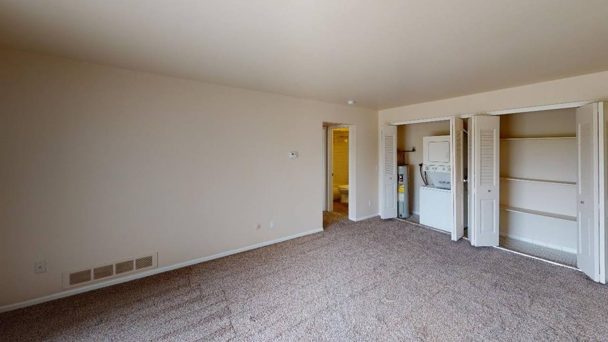 Apartment for rent at 35258 W 8 Mile, Farmington, MI 48335