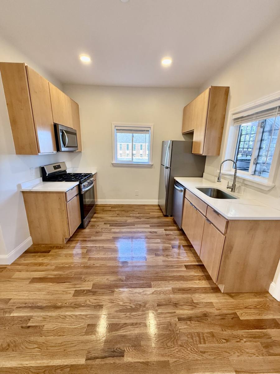 House for rent at 122 Chestnut St #1, Lynn, MA 01902