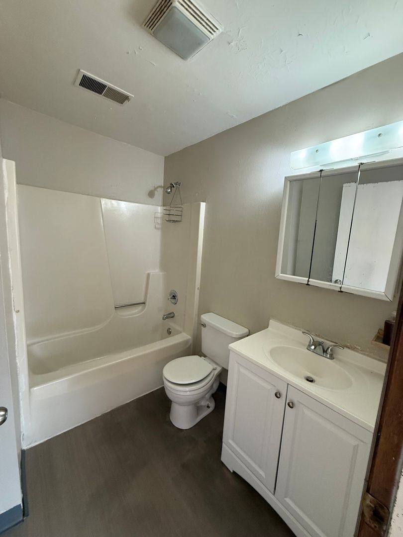 Apartment for rent at 555-565 N Kent St, Saint Paul, MN 55103