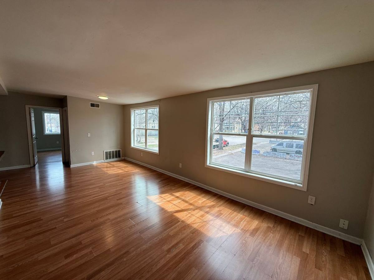 Apartment for rent at 555-565 N Kent St, Saint Paul, MN 55103