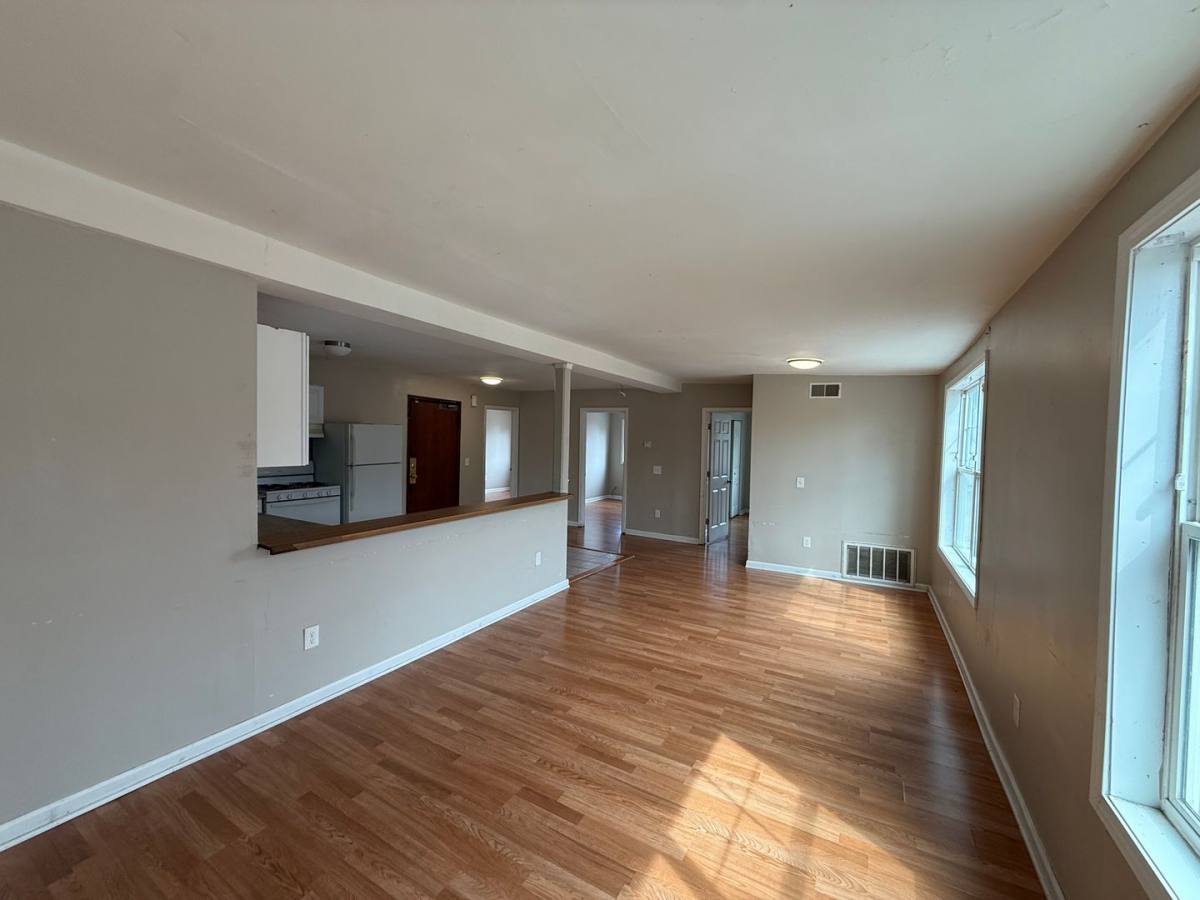 Apartment for rent at 555-565 N Kent St, Saint Paul, MN 55103