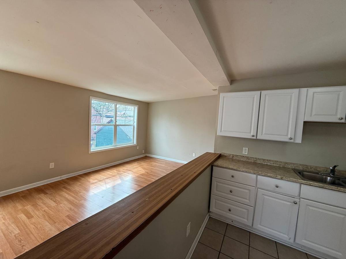 Apartment for rent at 555-565 N Kent St, Saint Paul, MN 55103