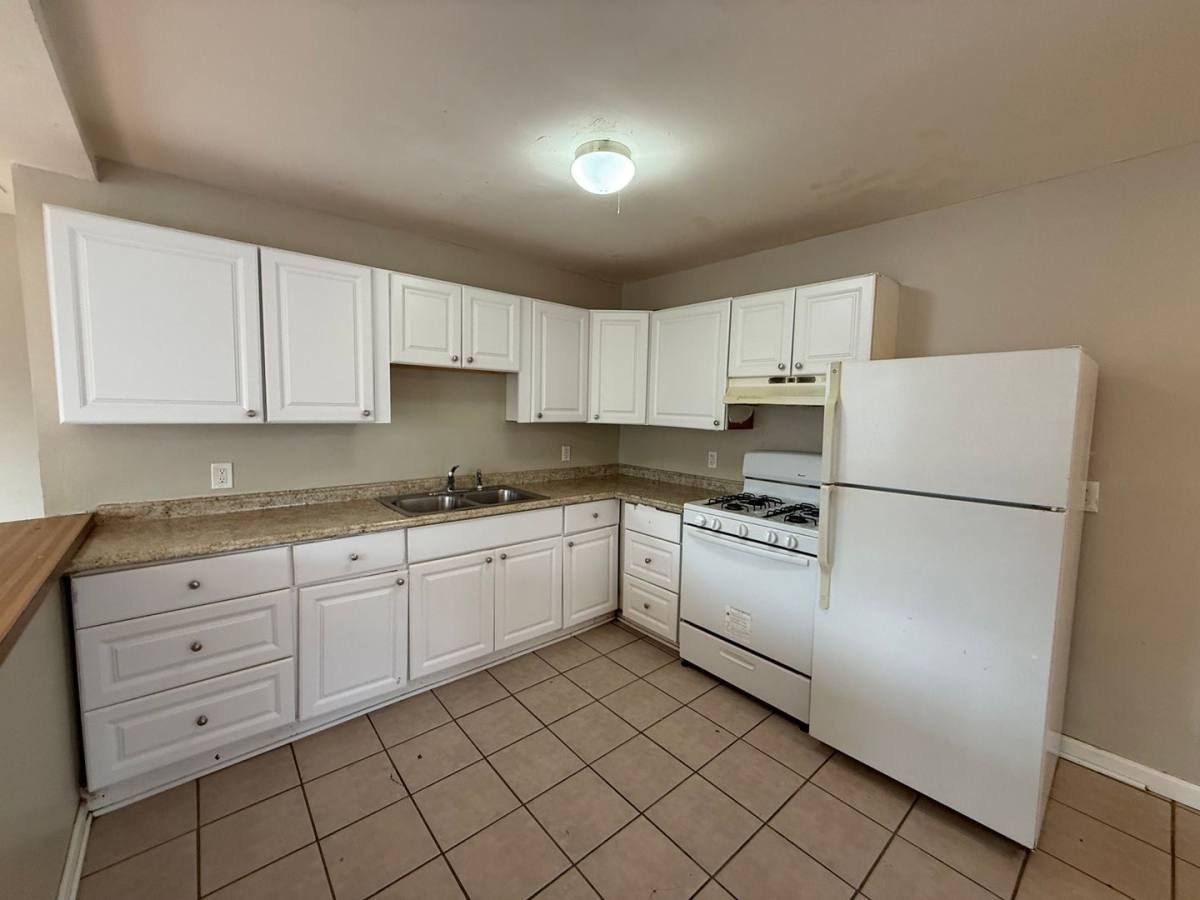 Apartment for rent at 555-565 N Kent St, Saint Paul, MN 55103