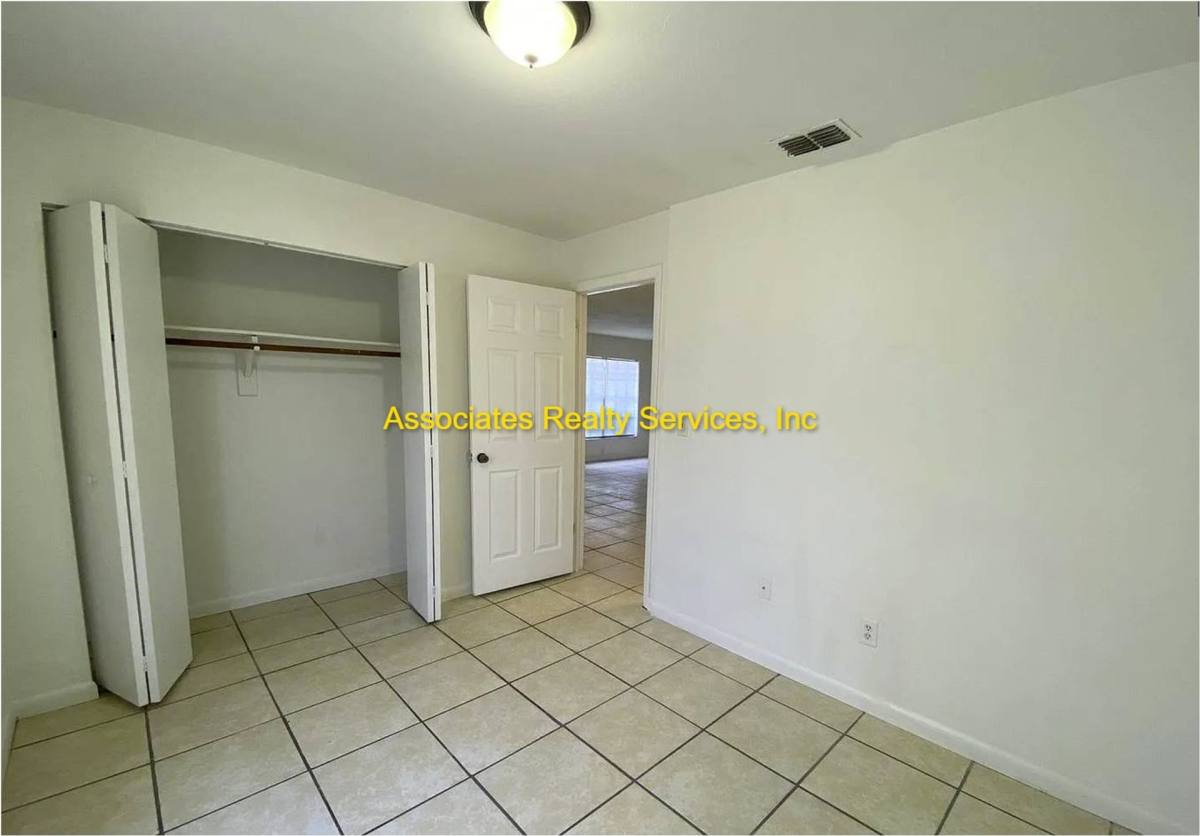 Apartment for rent at 6102-6108 NW 26th St, Gainesville, FL 32653