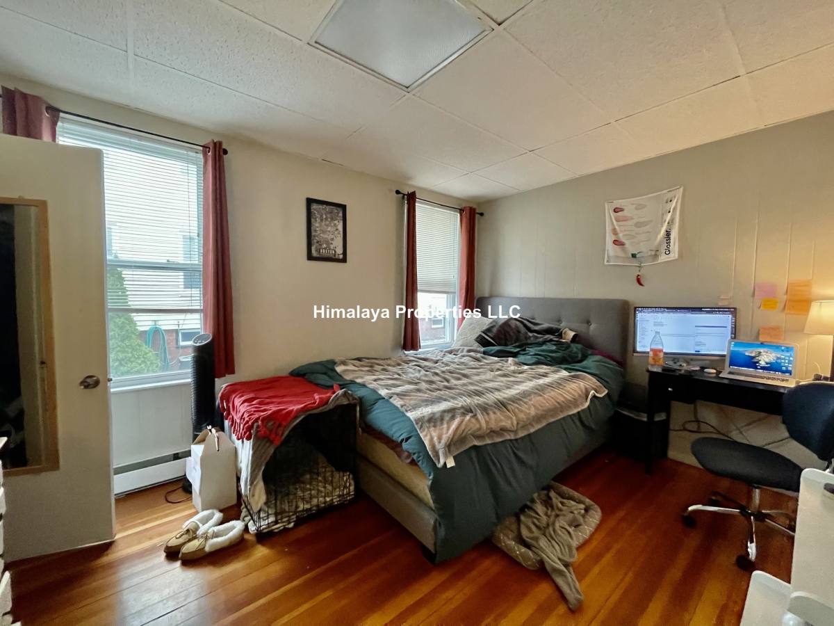 Apartment for rent at 158 Holland St #1, Somerville, MA 02144