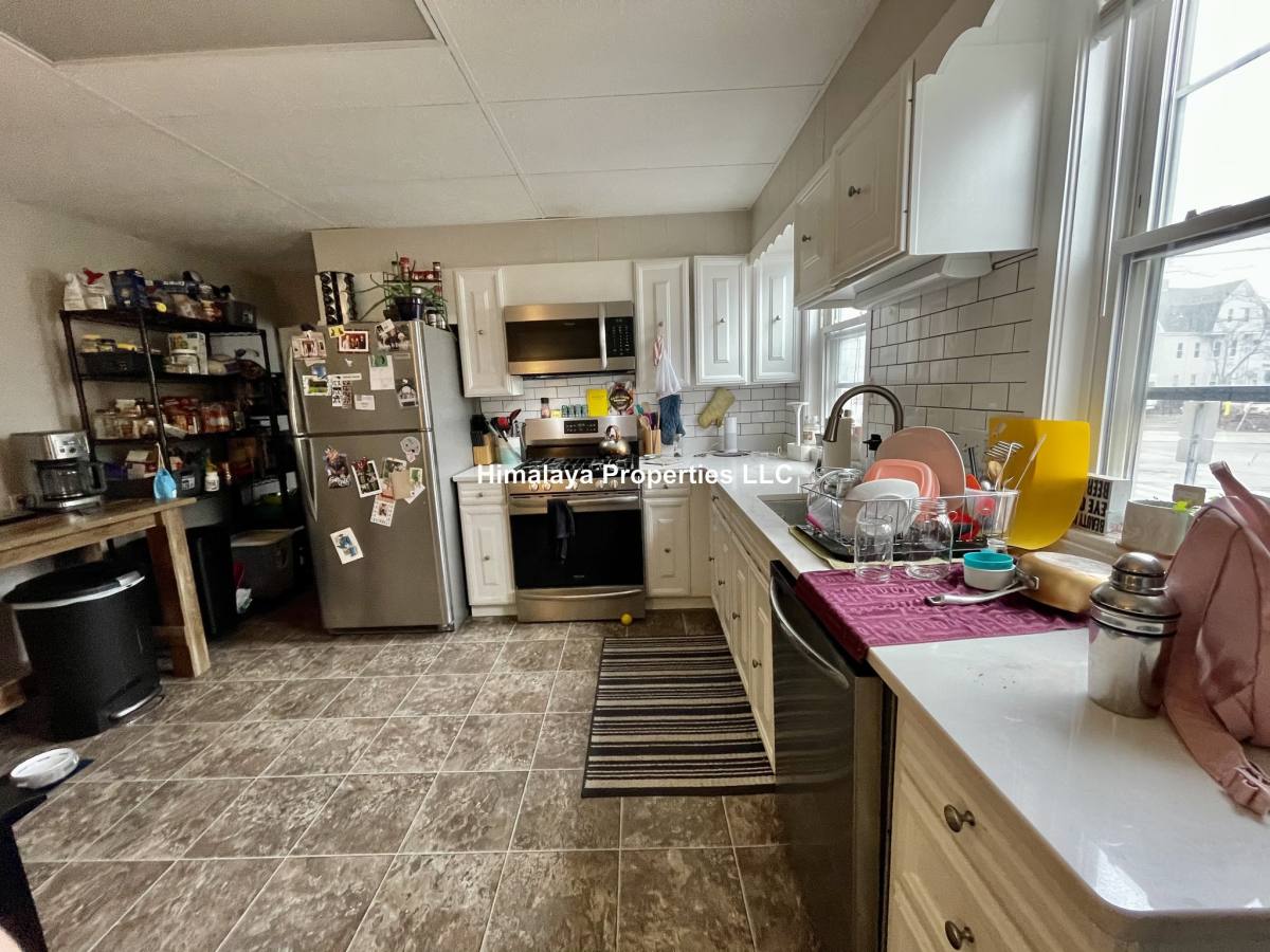 Apartment for rent at 158 Holland St #1, Somerville, MA 02144