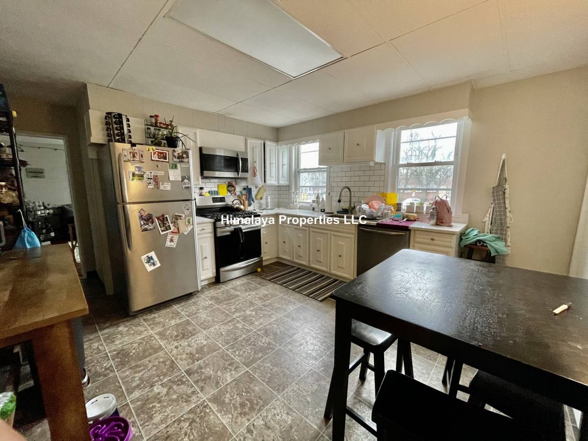 Apartment for rent at 158 Holland St #1, Somerville, MA 02144