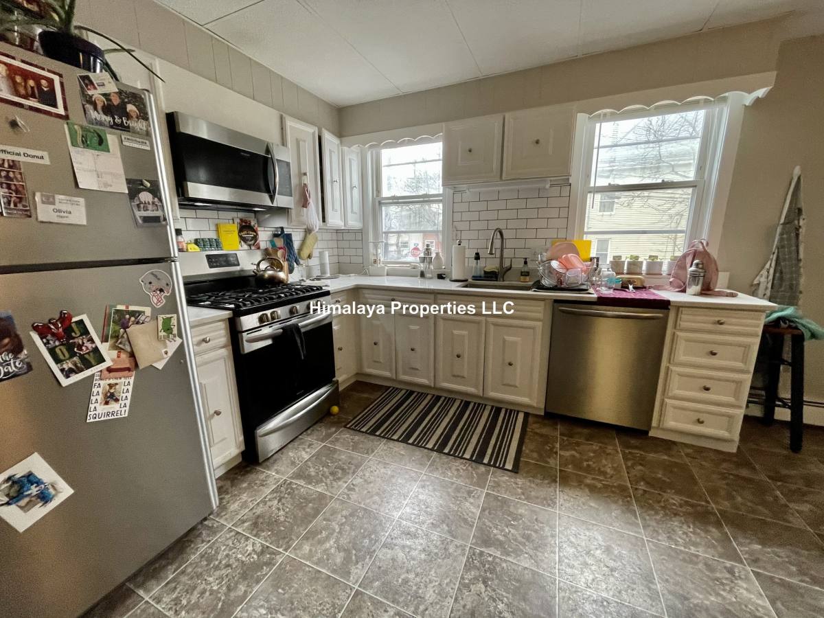 Apartment for rent at 158 Holland St #1, Somerville, MA 02144