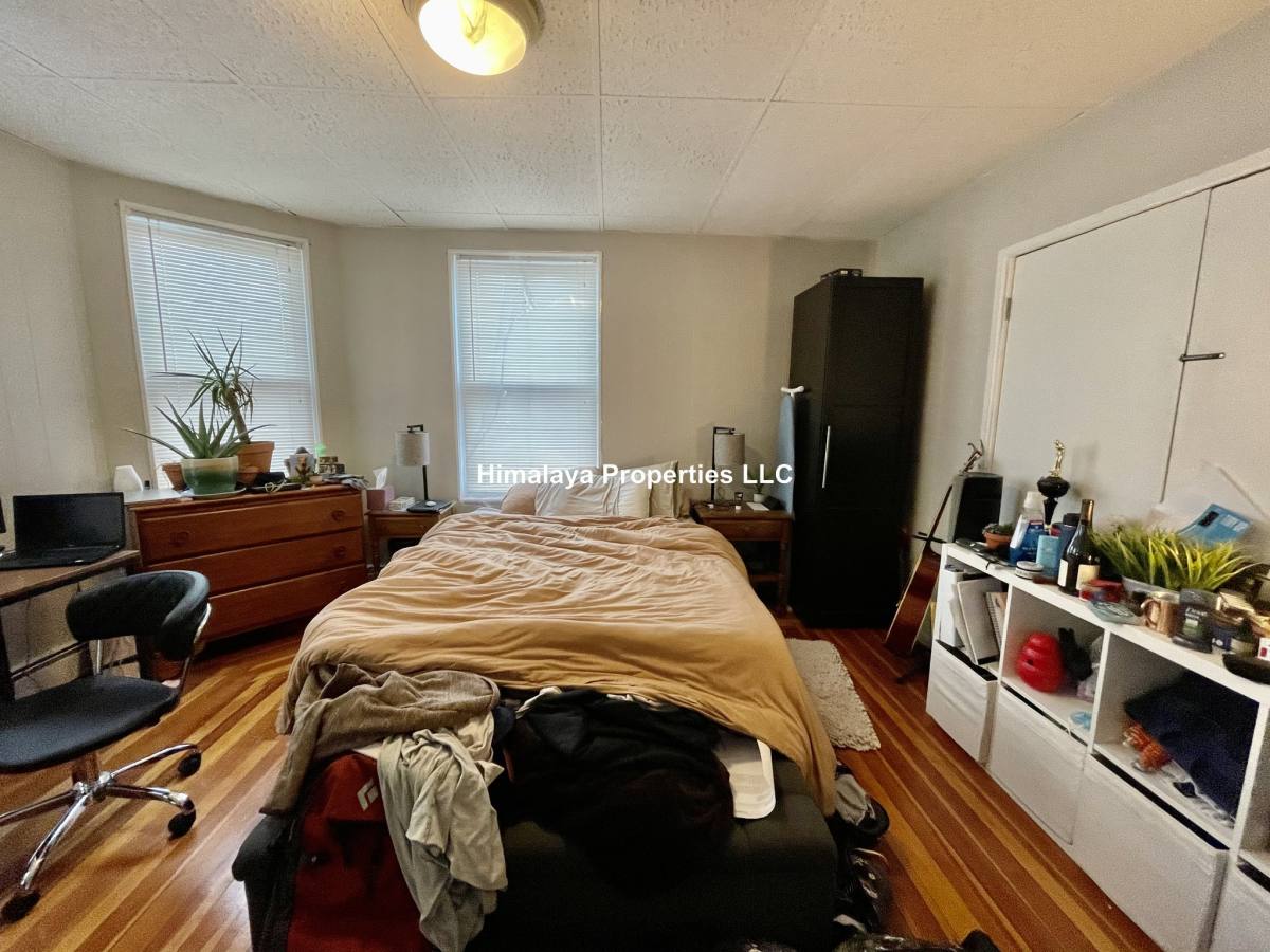 Apartment for rent at 158 Holland St #1, Somerville, MA 02144