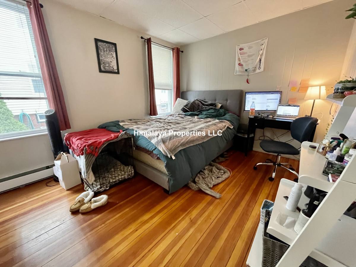 Apartment for rent at 158 Holland St #1, Somerville, MA 02144